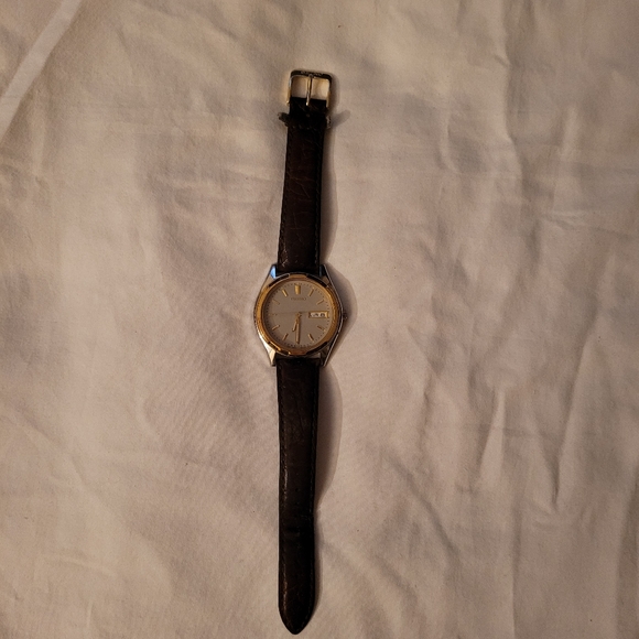 Seiko two tone watch - Picture 11 of 11
